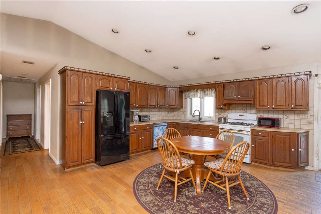 246 Long Highway Little Compton, RI 02837 - Photo 7 of 33