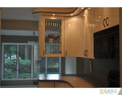 25 Hillwood Road East Brunswick, NJ 08816 - Photo 6 of 9