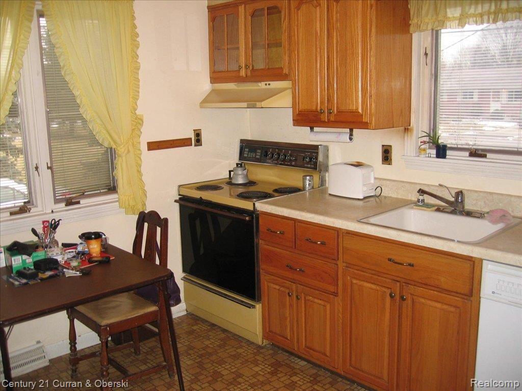 9751 Beech Daly Road Taylor, MI 48180 - Photo 8 of 16 kitchen 2
