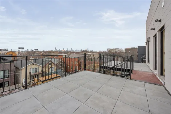 $985,000 | 2129 North Damen Avenue, Unit 3S, Chicago, IL 60647