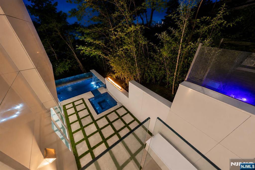31 A Casta Lane Edgewater, NJ 07020 - Photo 41 of 50