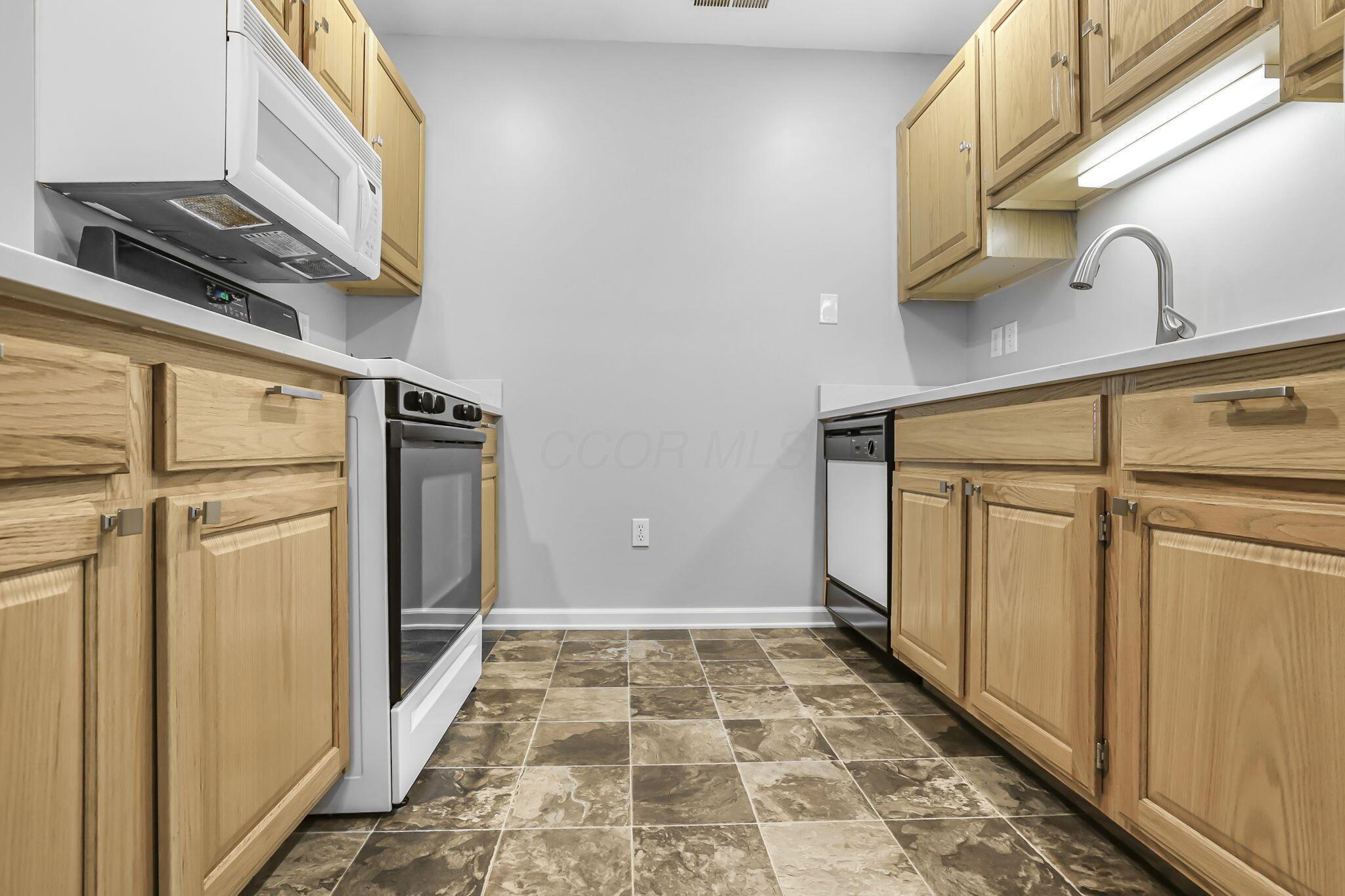 261 Goose Pond Road, Unit D Newark, OH 43055 - Photo 17 of 30 18-web-or-mls-0V3A8085