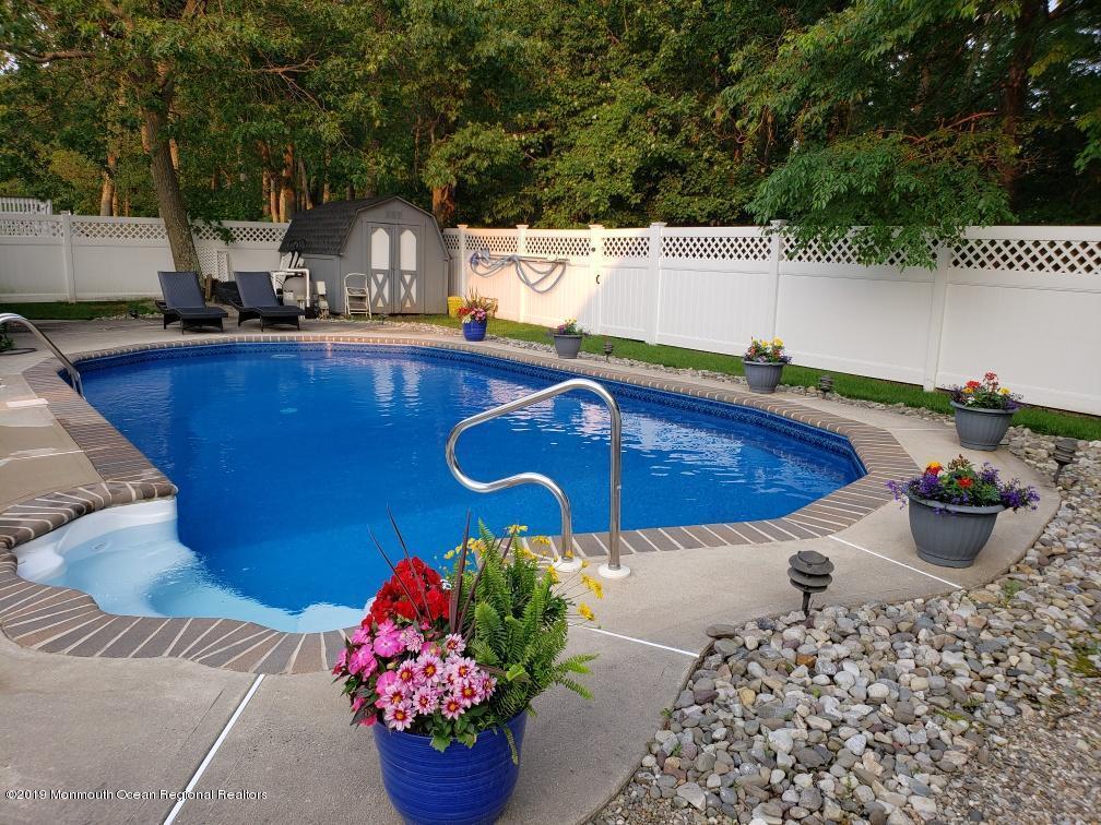 60 Heritage Drive Howell, NJ 07731 - Photo 30 of 34 140282