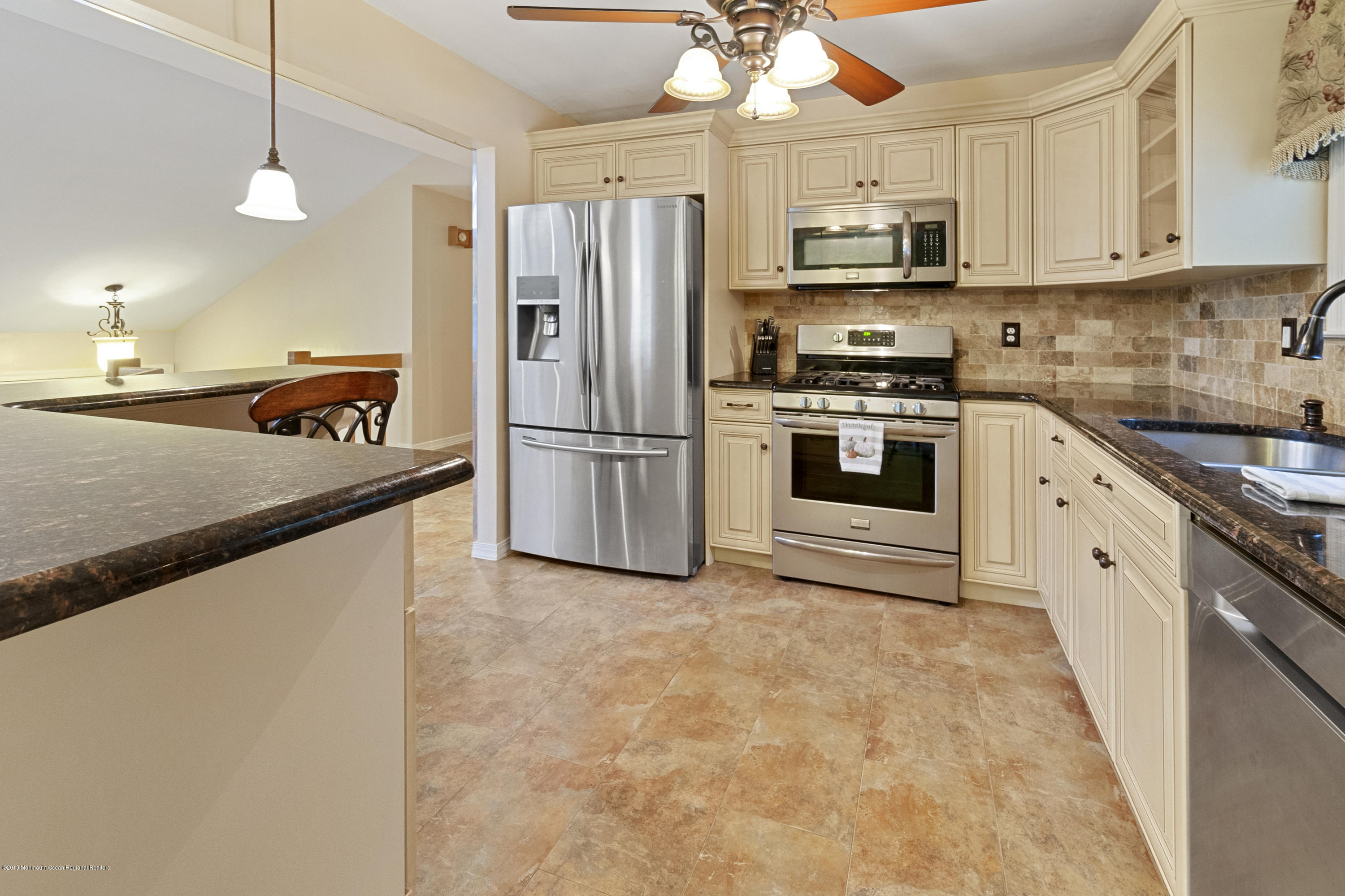 60 Heritage Drive Howell, NJ 07731 - Photo 7 of 34 DSC06370