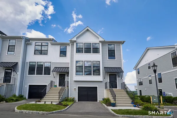 $685,000 | 157 Brentwood Circle, Unit 157, Danbury, CT 06810