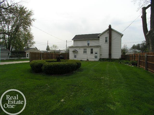 2172 Greenfield Road Berkley, MI 48072 - Photo 41 of 44 50074128-40.JPG