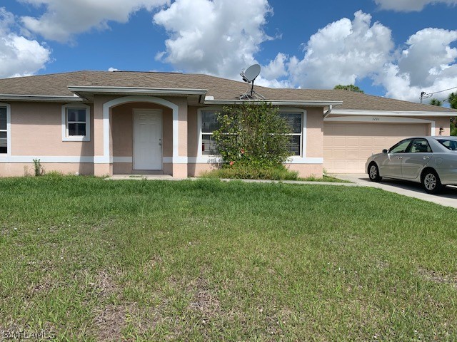 a view of a house with a yard