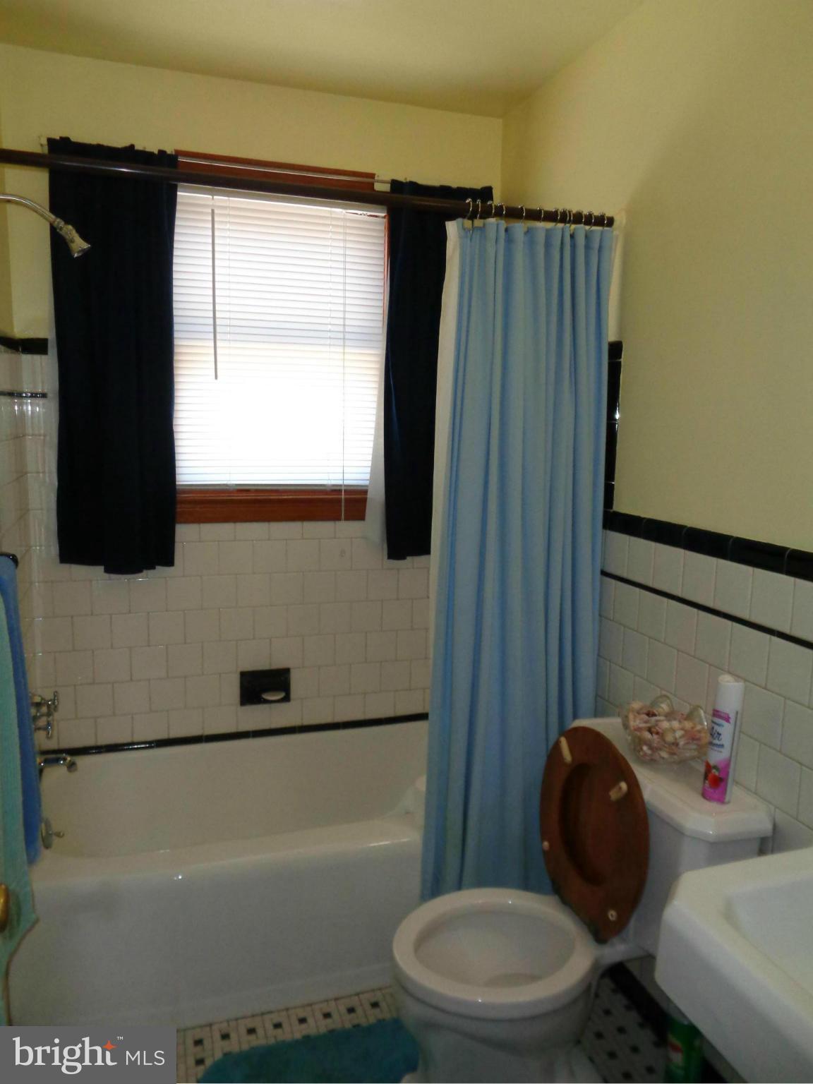8115 Woodhaven Road Baltimore, MD 21237 - Photo 11 of 27 Bath