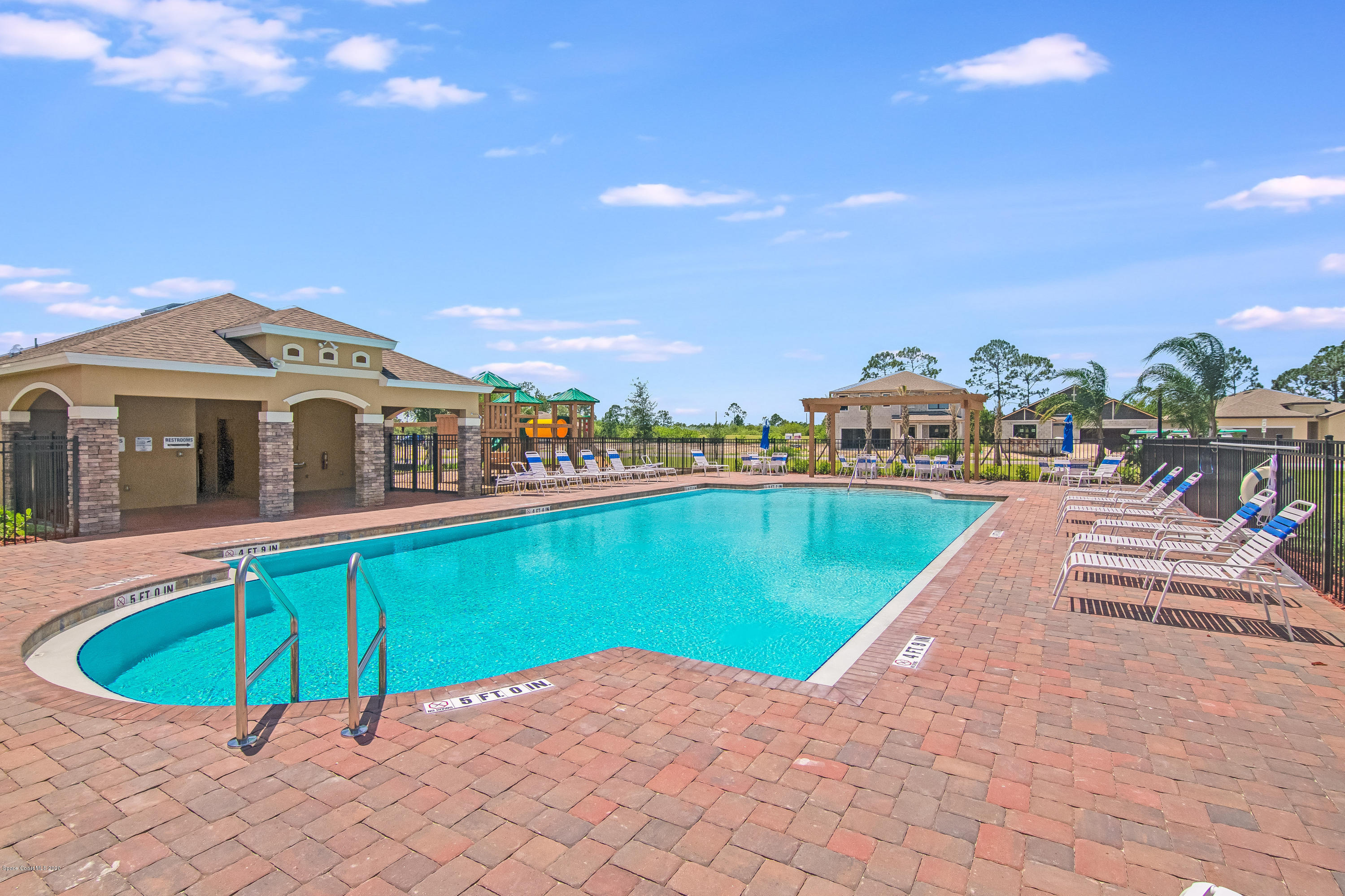 656 Old Country Rd S East Palm Bay, FL 32909 - Photo 15 of 27 DSC_0198