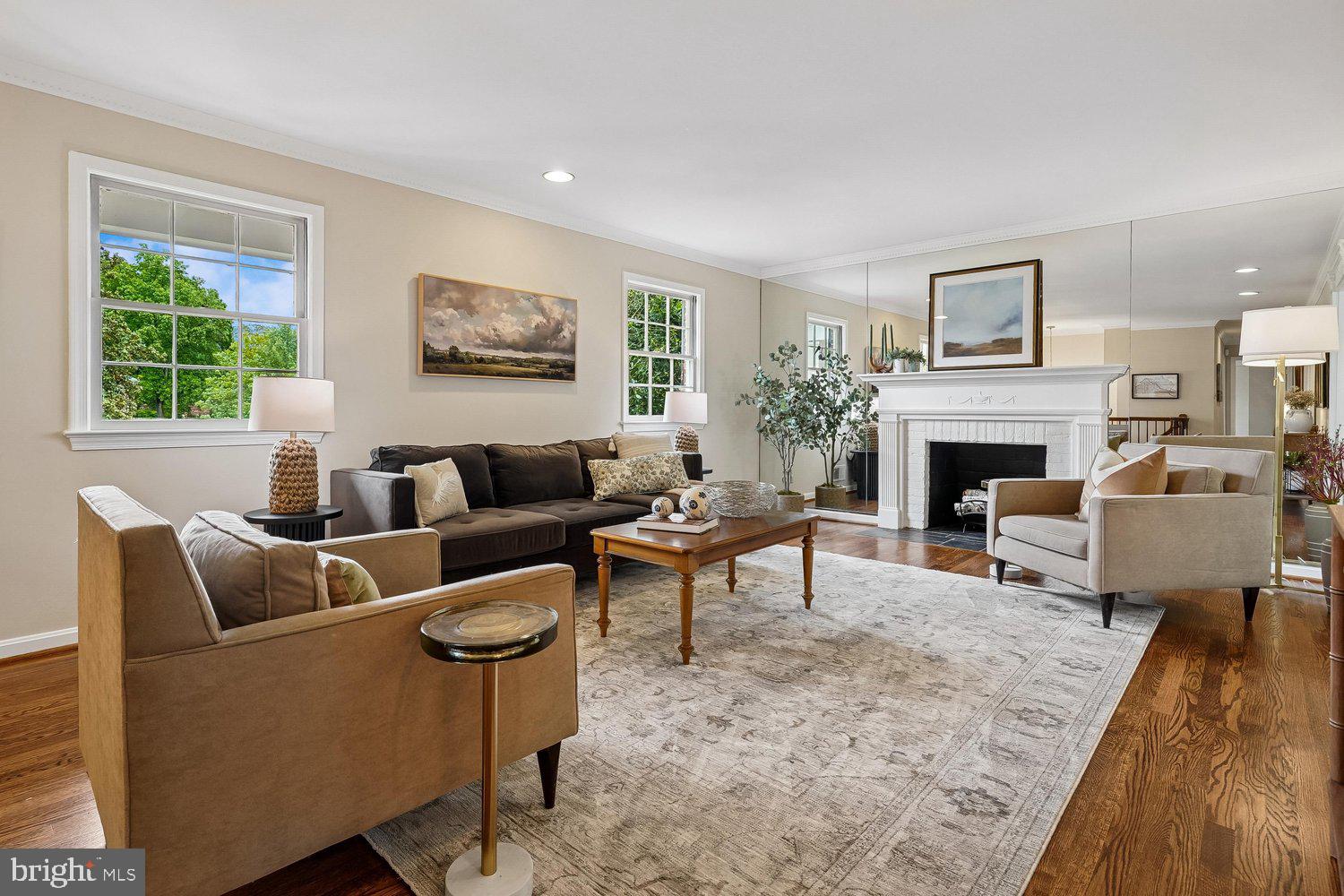 7814 Friars Court Alexandria, VA 22306 - Photo 6 of 56 Living Room