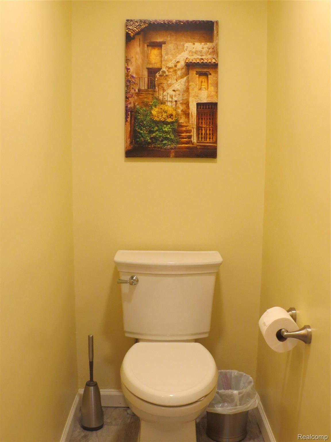 23149 Farmington Road Farmington, MI 48336 - Photo 20 of 45 IMG_8407.JPG