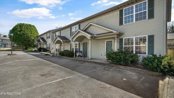 $215,000 | 3216 Quiet Way, Knoxville, TN 37918