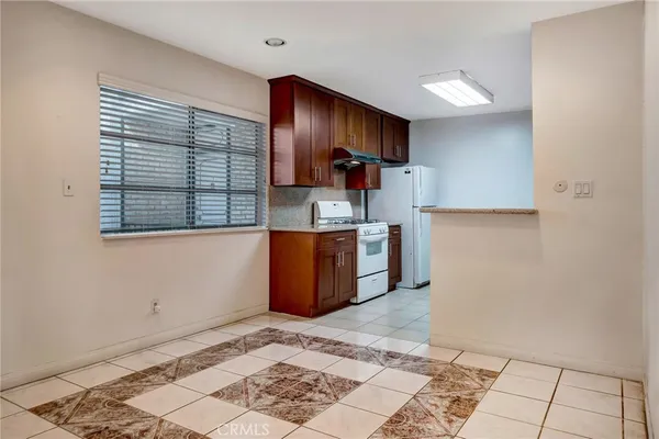 $2,790 | 5315 Zelzah Avenue, Unit 6, Encino, CA 91316