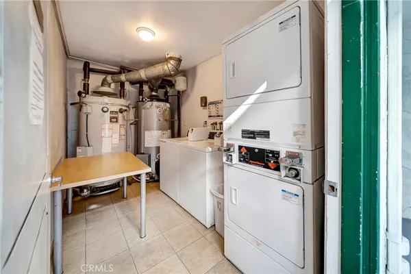 $2,790 | 5315 Zelzah Avenue, Unit 6, Encino, CA 91316