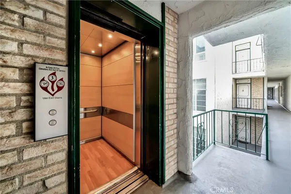 $2,790 | 5315 Zelzah Avenue, Unit 6, Encino, CA 91316