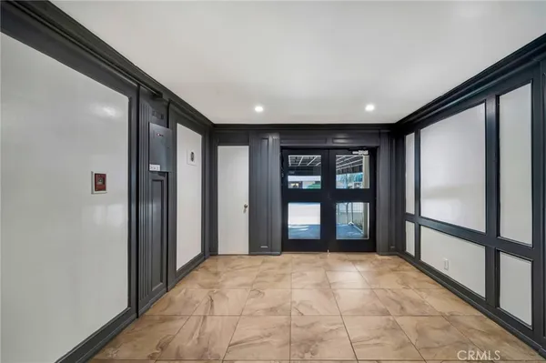 $2,790 | 5315 Zelzah Avenue, Unit 6, Encino, CA 91316