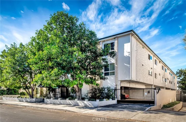 $2,790 | 5315 Zelzah Avenue, Unit 6, Encino, CA 91316