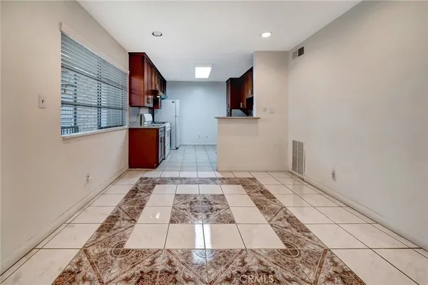 $2,790 | 5315 Zelzah Avenue, Unit 6, Encino, CA 91316