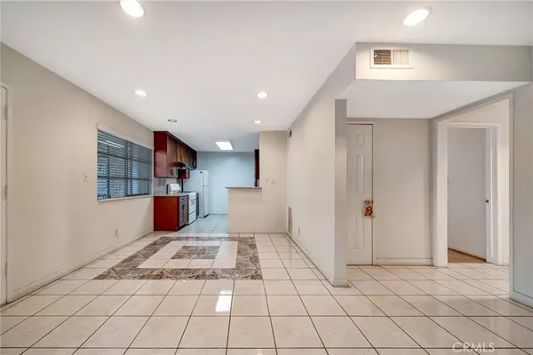 $2,790 | 5315 Zelzah Avenue, Unit 6, Encino, CA 91316