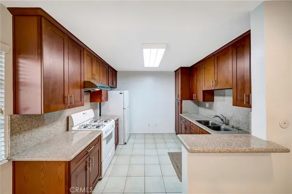 $2,790 | 5315 Zelzah Avenue, Unit 6, Encino, CA 91316