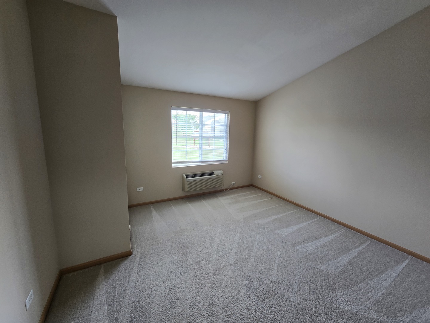 1531 Silverstone Drive, Unit 1531 Carpentersville, IL 60110 - Photo 12 of 14