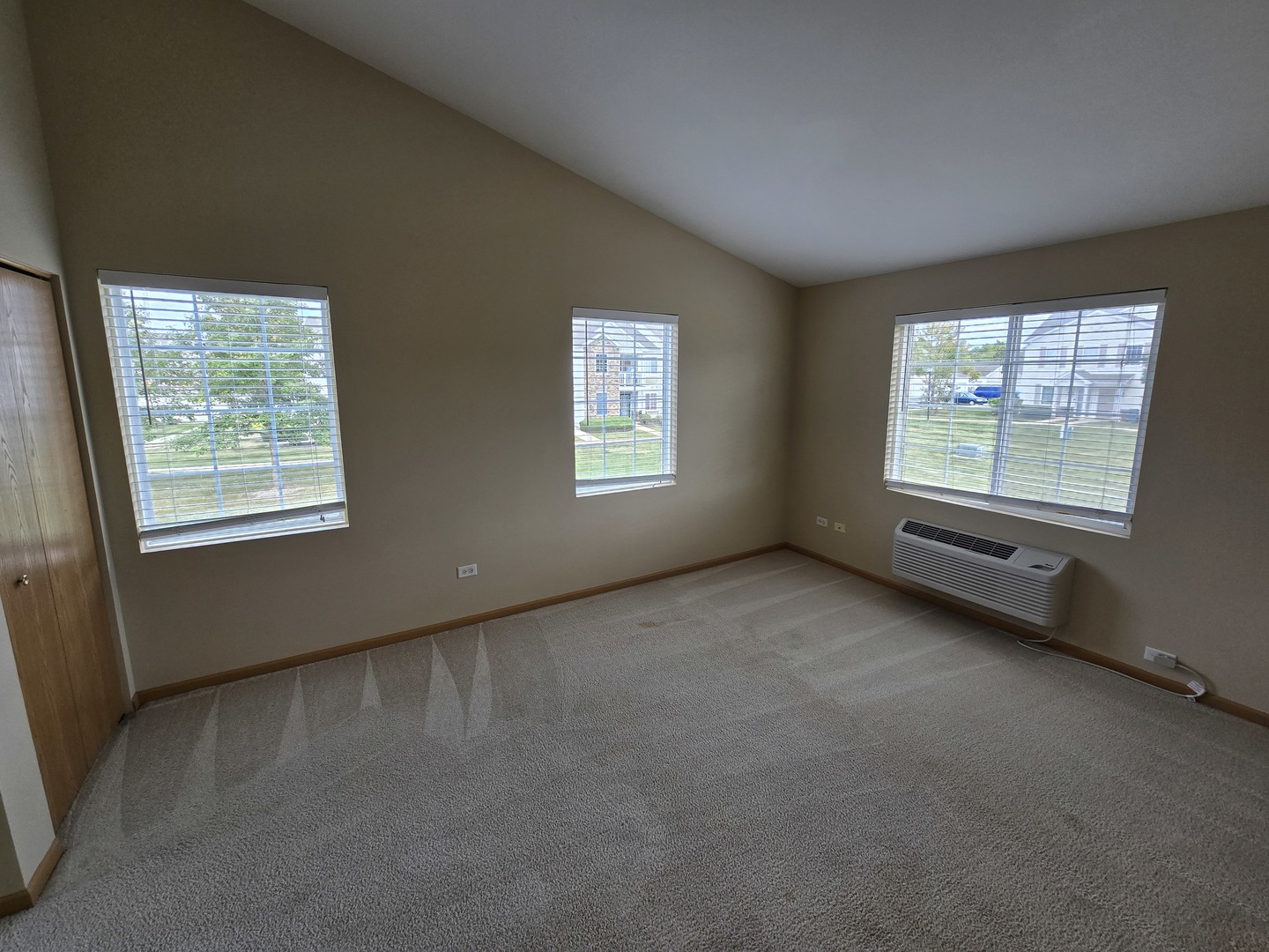 1531 Silverstone Drive, Unit 1531 Carpentersville, IL 60110 - Photo 13 of 14