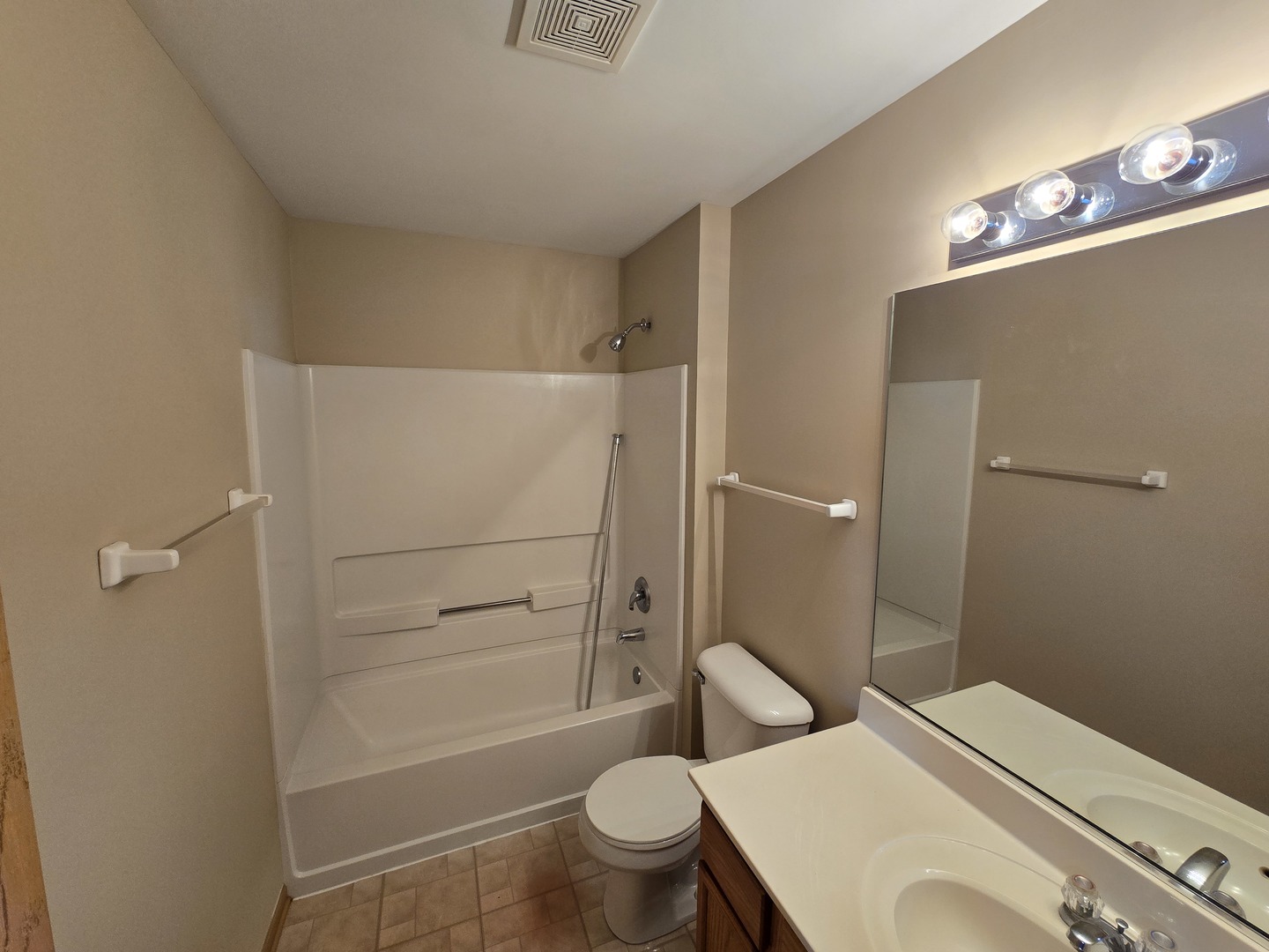 1531 Silverstone Drive, Unit 1531 Carpentersville, IL 60110 - Photo 5 of 14