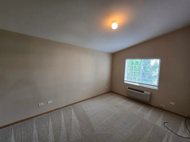 $1,900 | 1531 Silverstone Drive, Unit 1531, Carpentersville, IL 60110