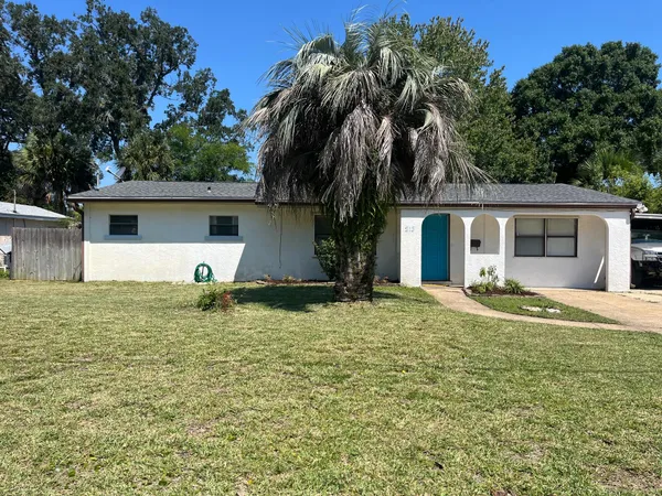 a view of a house with a yard