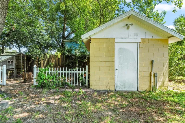 a view of a small house with a small yard and plants