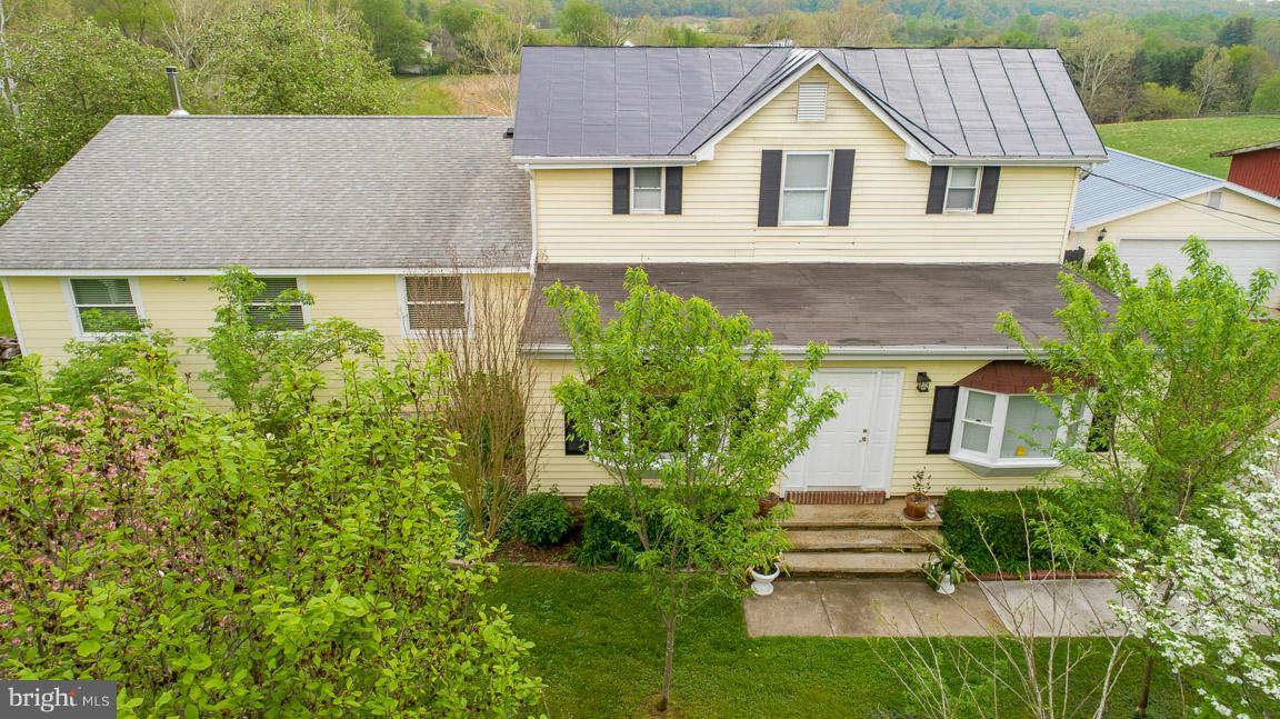 394 Hunters Road Washington, VA 22747 - Photo 2 of 30 Charming old farmhouse with fabulous open addition