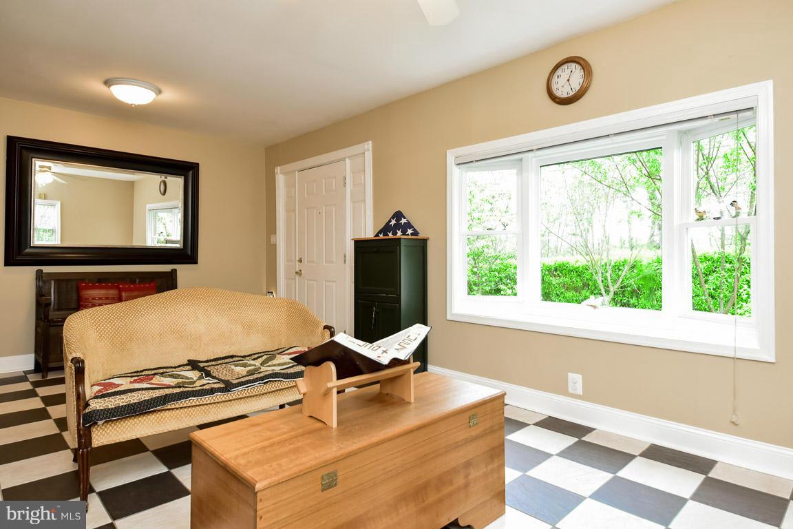 394 Hunters Road Washington, VA 22747 - Photo 11 of 30 Light filled entry room welcomes you