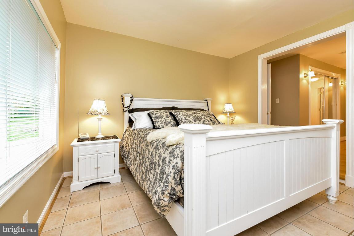 394 Hunters Road Washington, VA 22747 - Photo 12 of 30 Master Bedroom Suite