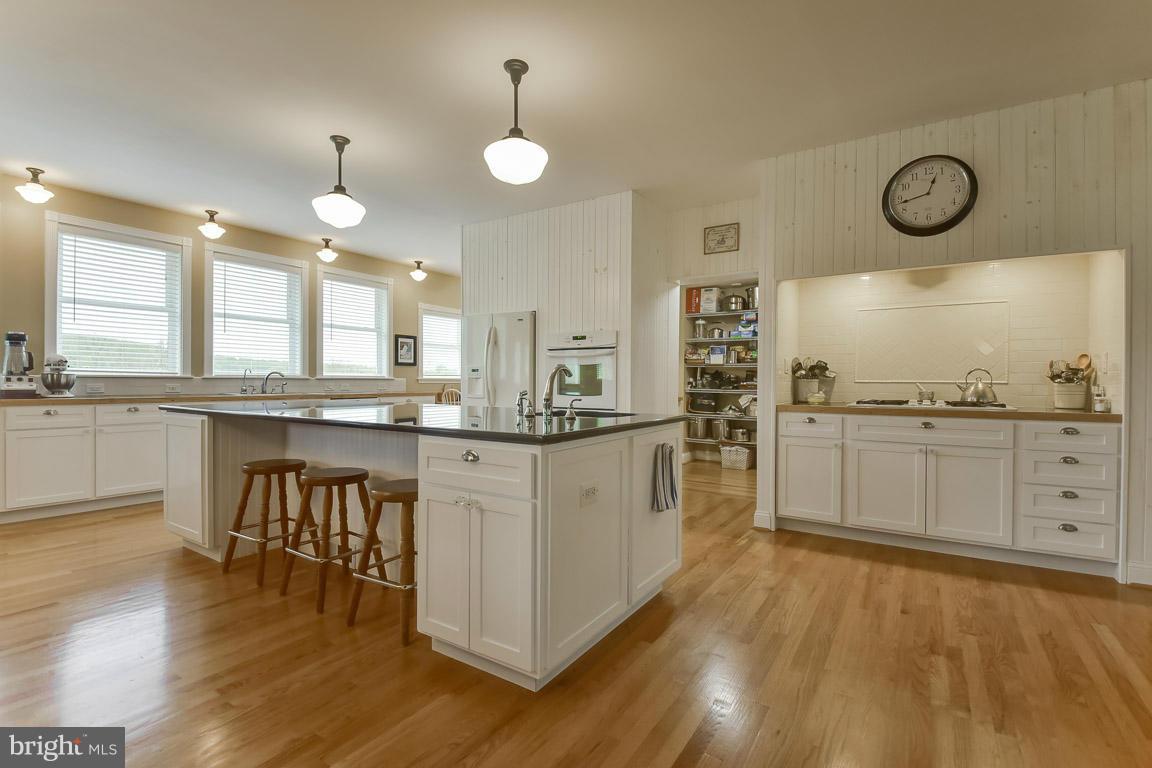 394 Hunters Road Washington, VA 22747 - Photo 3 of 30 Chef's dream kitchen