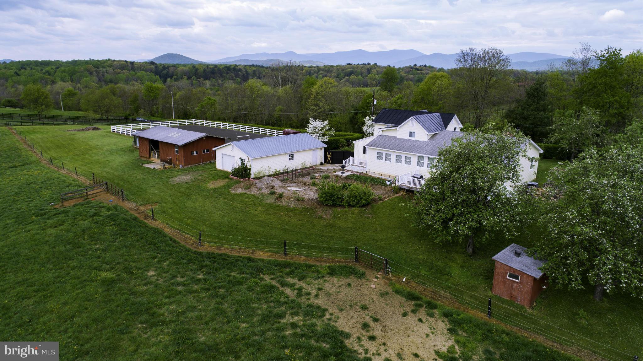 394 Hunters Road Washington, VA 22747 - Photo 25 of 30 Rear view of home and outbuildings