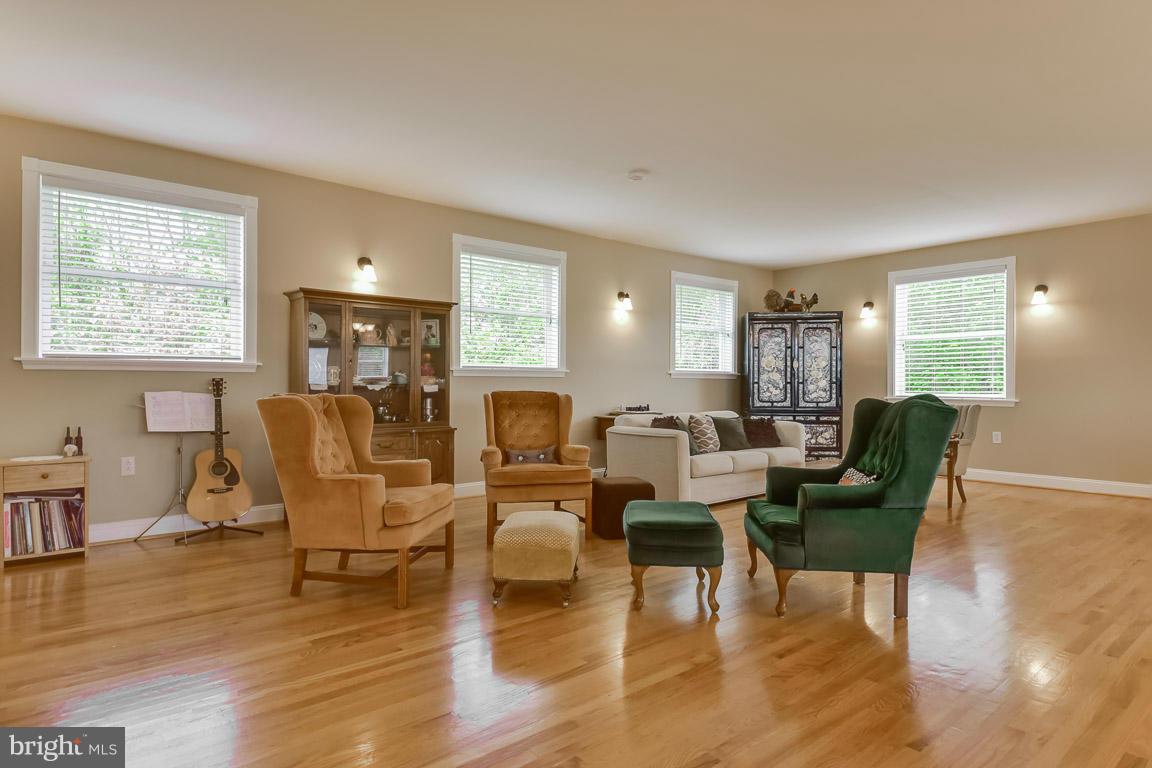 394 Hunters Road Washington, VA 22747 - Photo 8 of 30 Great room is part of large, open addition