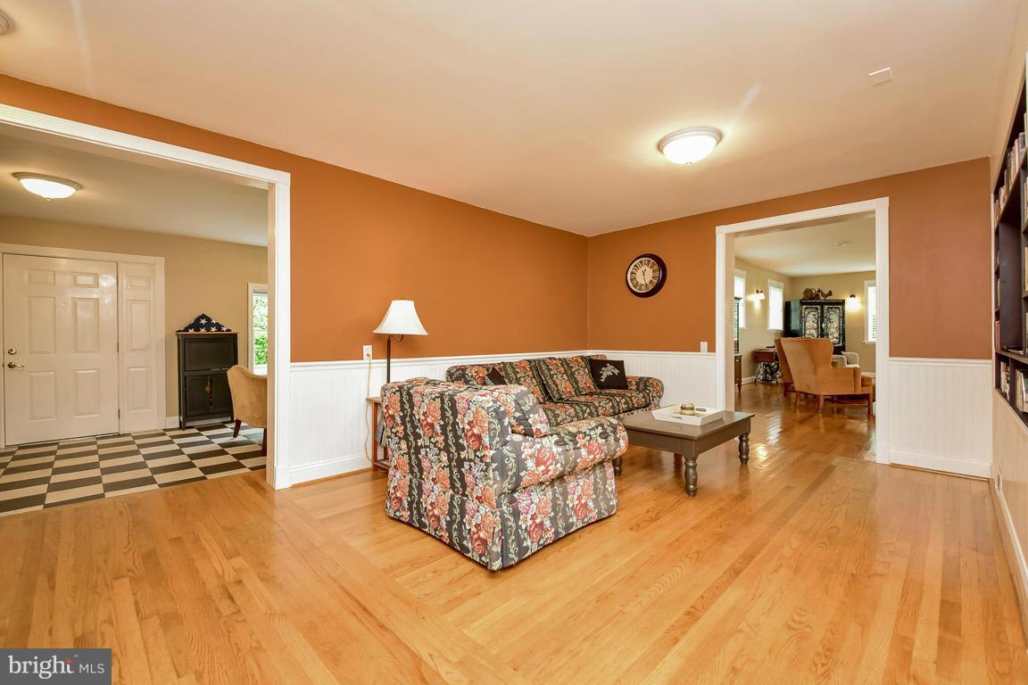 394 Hunters Road Washington, VA 22747 - Photo 9 of 30 Cozy TV room with built in shelving