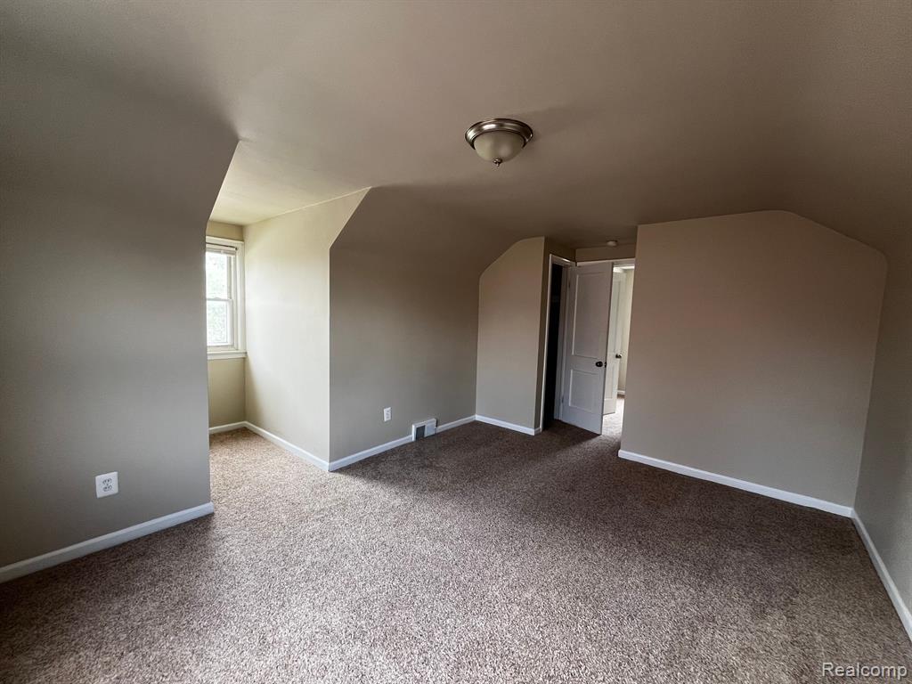 6734 Rosedale Boulevard Allen Park, MI 48101 - Photo 13 of 26