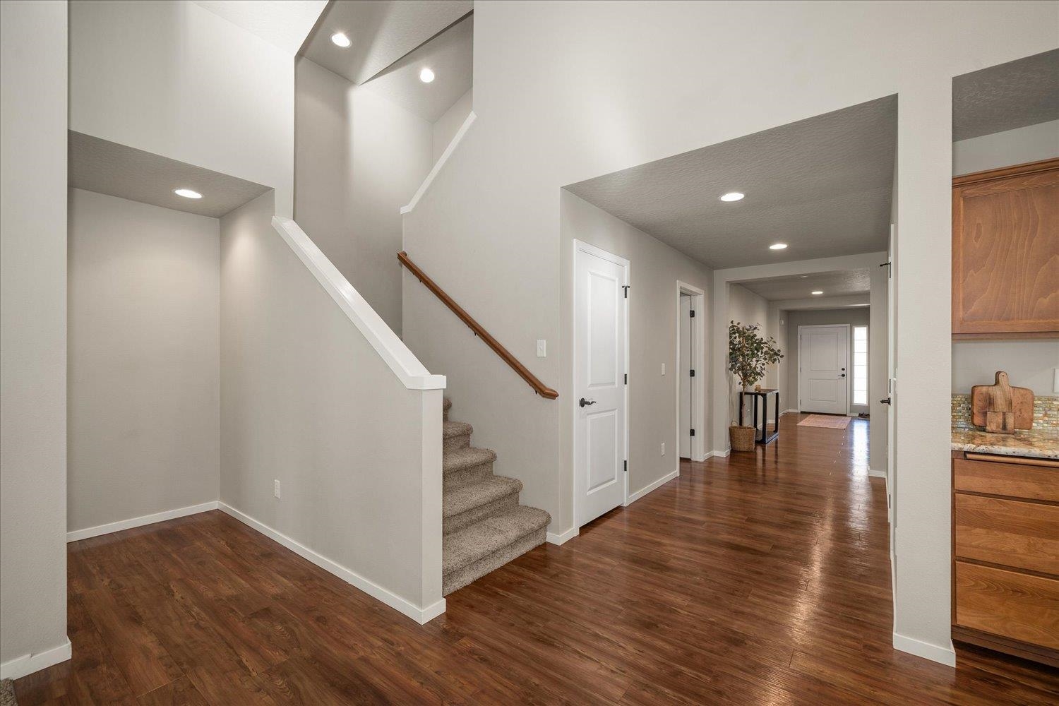 6832 South Blackwing Court Spokane, WA 99224 - Photo 6 of 24 Gallery Image 6