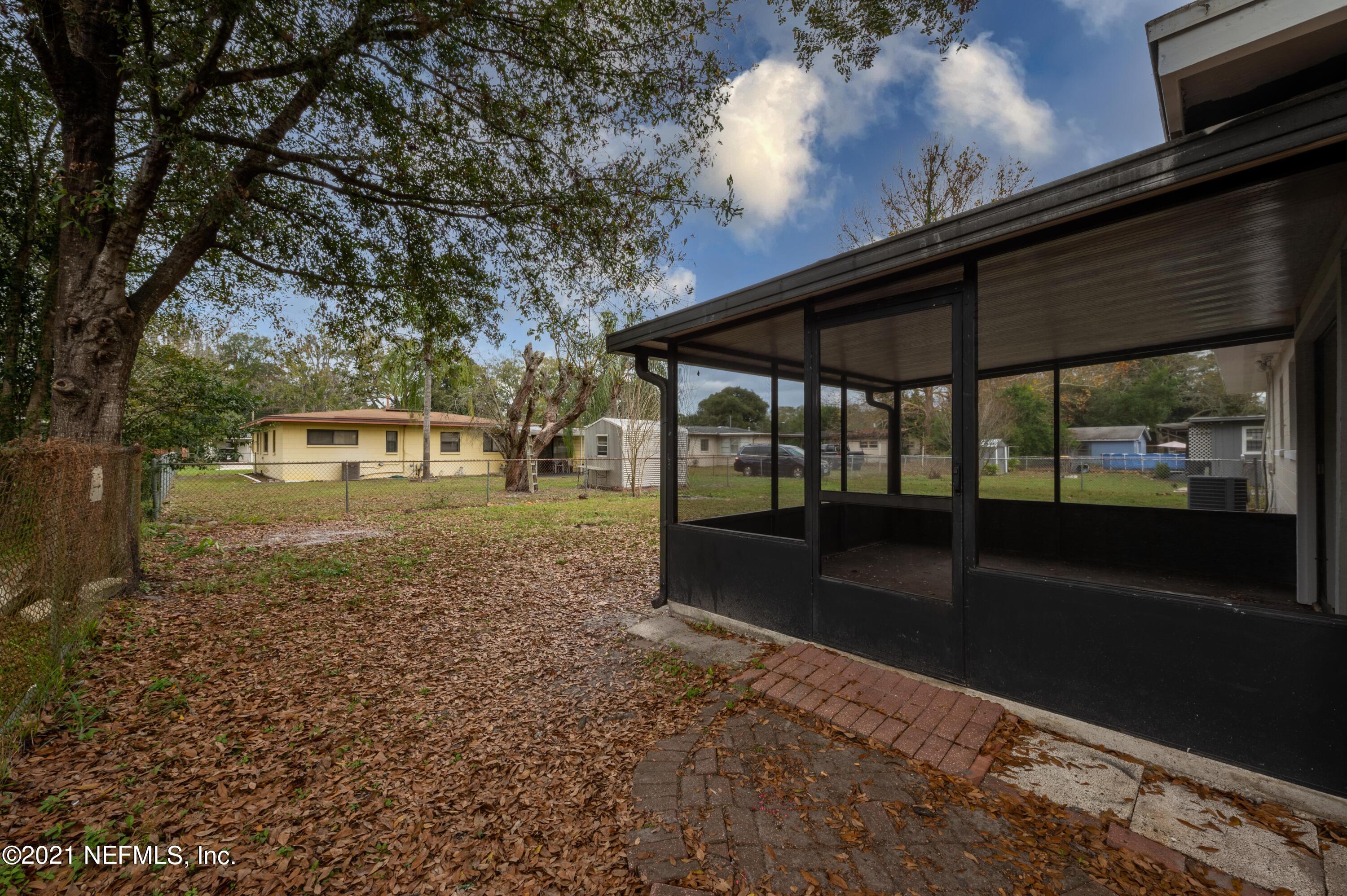 7521 Strato Road Jacksonville, FL 32210 - Photo 30 of 40 a backyard of a house with table and chairs