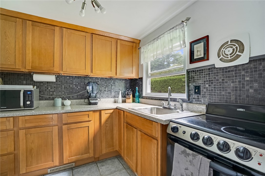 372 New Meadow Road Barrington, RI 02806 - Photo 37 of 41 Kitchen Guest House