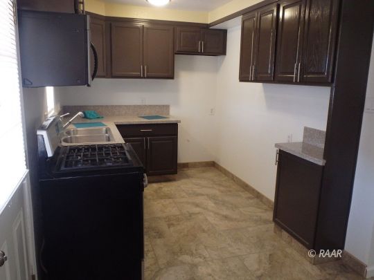 437 North Fairview Street Ridgecrest, CA 93555 - Photo 14 of 35 a kitchen with a stove and a refrigerator