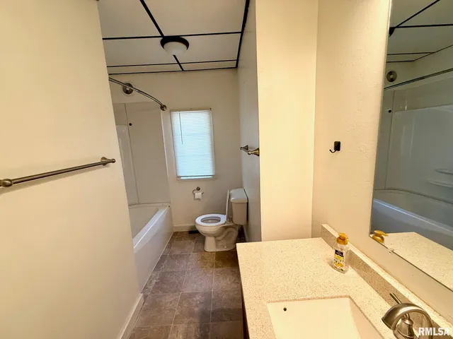 $179,900 | 1211 West Lawrence Avenue, Springfield, IL 62704