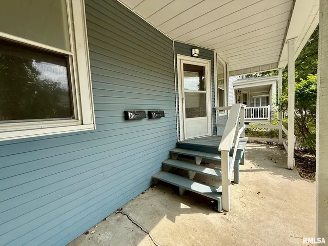 $179,900 | 1211 West Lawrence Avenue, Springfield, IL 62704