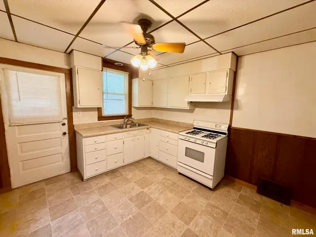 $179,900 | 1211 West Lawrence Avenue, Springfield, IL 62704