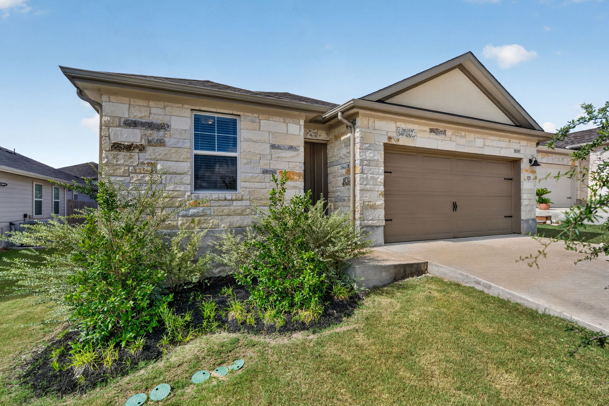 228 El Capitan Loop Dripping Springs, TX 78620 - Photo 2 of 24