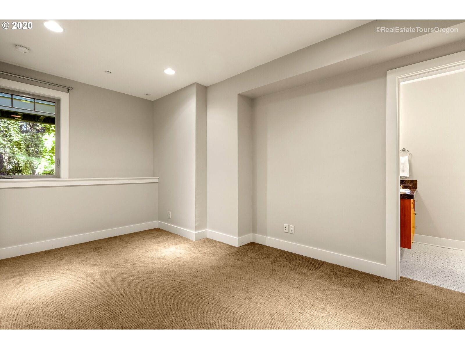 2414 Southwest Cedar Street Portland, OR 97205 - Photo 18 of 32 Gallery Image 18