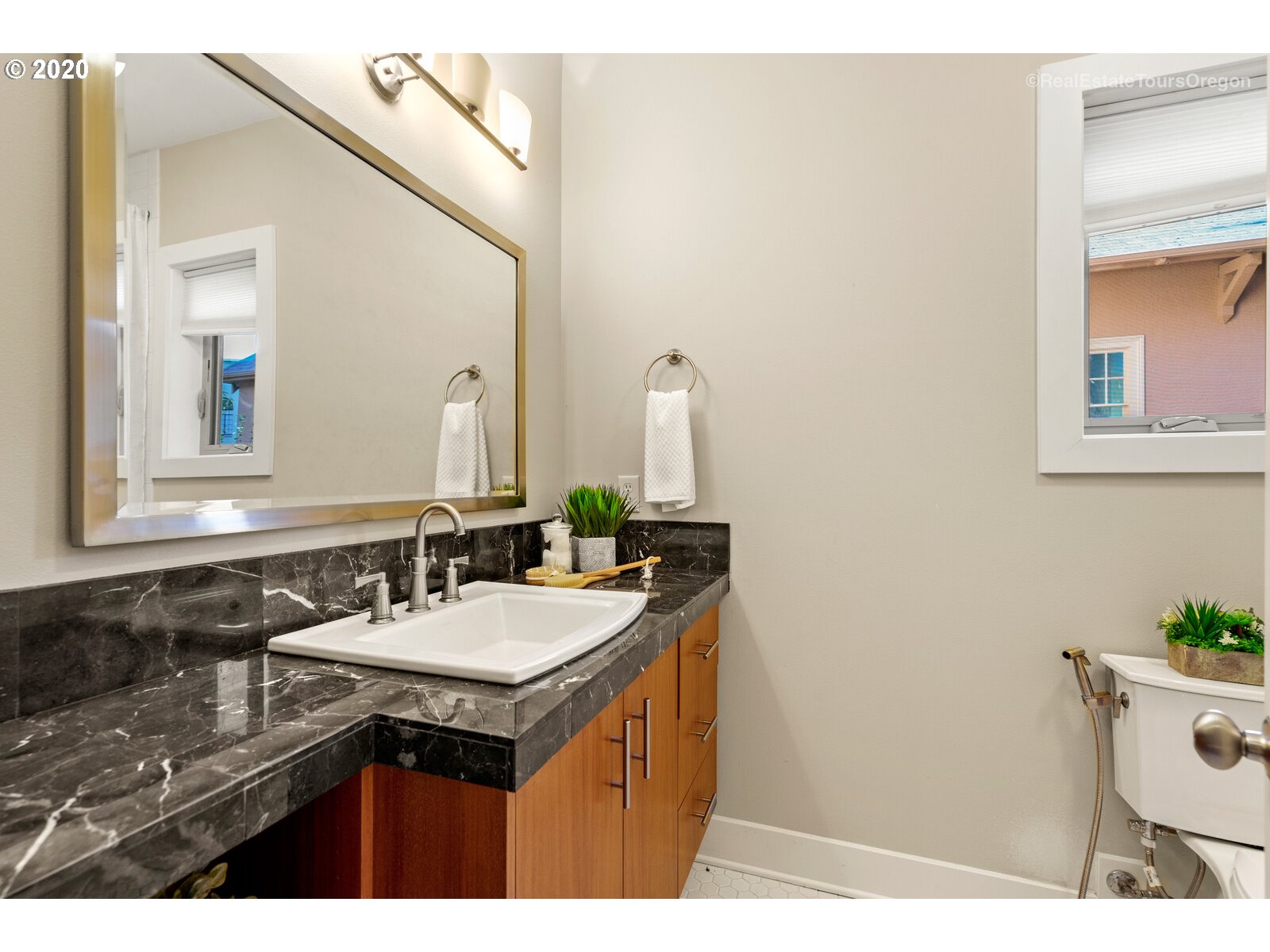 2414 Southwest Cedar Street Portland, OR 97205 - Photo 19 of 32 Gallery Image 19