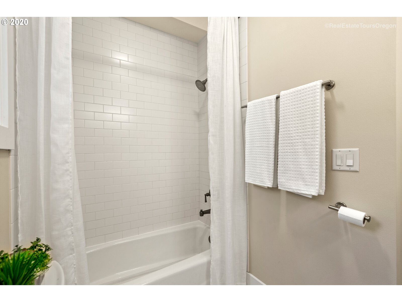 2414 Southwest Cedar Street Portland, OR 97205 - Photo 20 of 32 Gallery Image 20