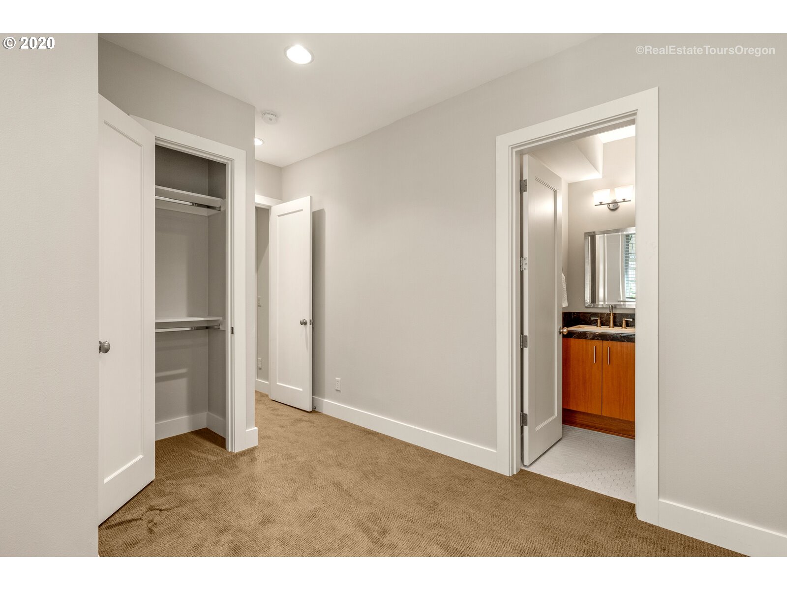 2414 Southwest Cedar Street Portland, OR 97205 - Photo 23 of 32 Gallery Image 23